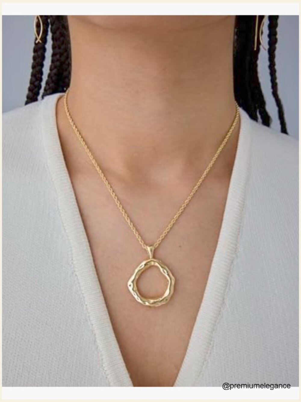 Hammered Circle Conch Seashell Pendant Necklace with Rope Chain - Picture 2 of 5